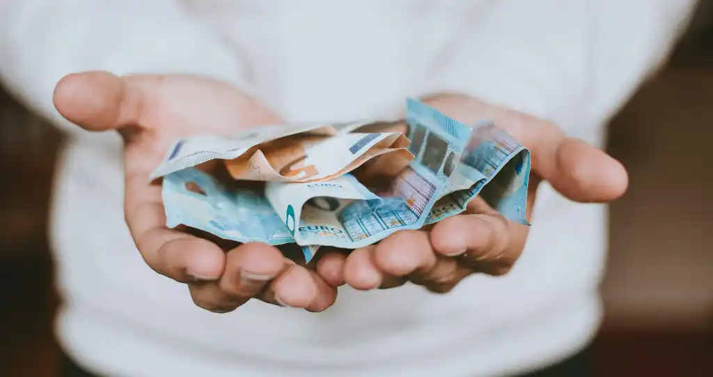 Pokuty za nepodání daňového přiznání z Německa 2026: Jak se vyhnout pokutám od Finanzamtu a Finanční správy ČR?